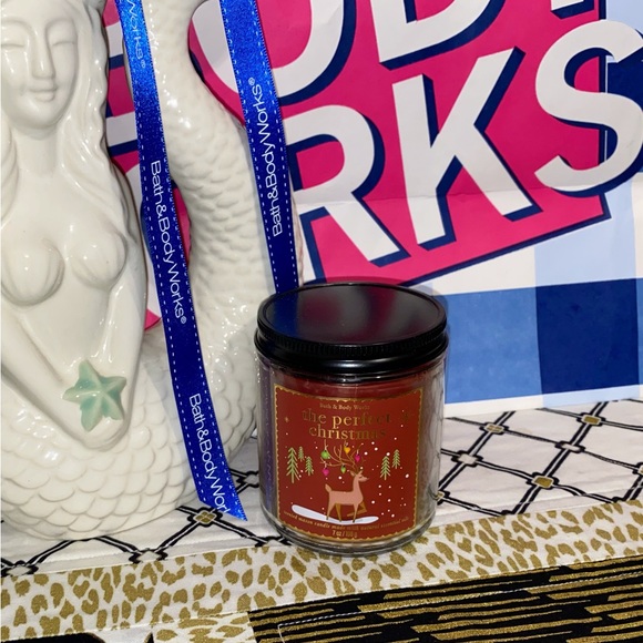 BATH AND BODY WORKS THE PERFECT CHRISTMAS SINGLE WICK CANDLE - Picture 3 of 4